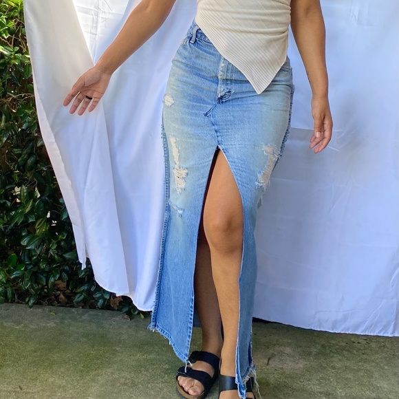 HIGH WAIST SPLIT THIGH REIMAGINED RAW EDGE CUSTOM DENIM SKIRT - Picture 2 of 3